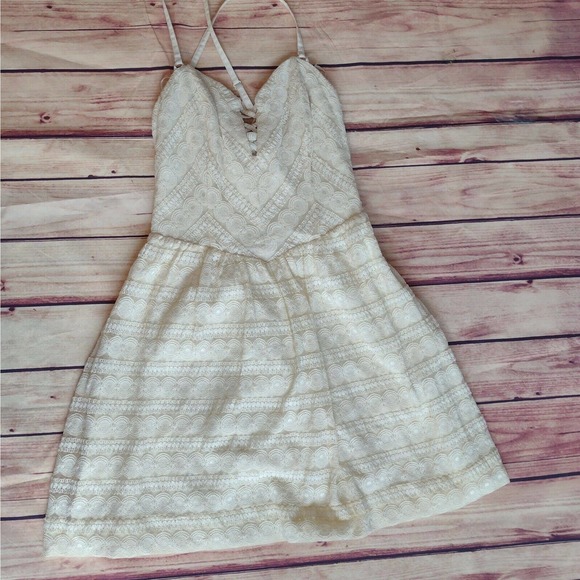 Guess LINEAR DOT LACE Fit and Flare dress Cream/Ivory SIZE 6 Bridal - Picture 1 of 5
